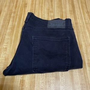 Black Levi’s 32x34 dark black cropped denim